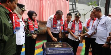 Resmikan Taman Harapan RW 15 Duren Jaya, Wali Kota Bekasi Apresiasi Kolaborasi Warga dan Mural Kreatif