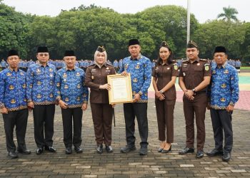 Baru Enam Bulan Menjabat, Dr. Sulvia Triana Hapsari Antar Kejari Kota Bekasi Banjir Penghargaan