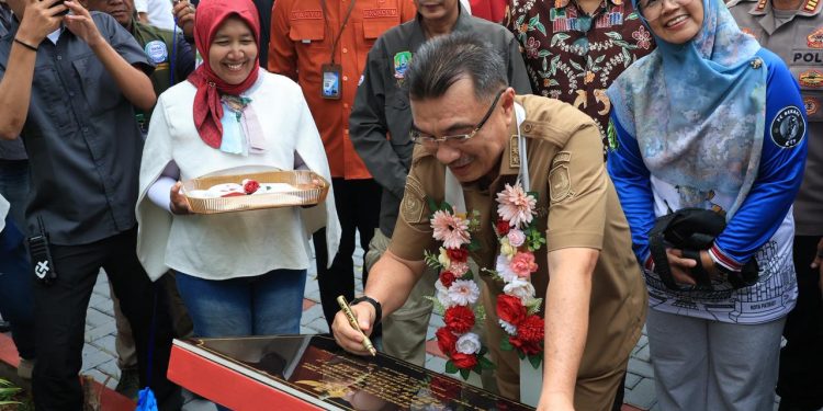 Ruang Hijau Bertambah, Wakil Wali Kota Bekasi Hadir di Peresmian Taman Sakura RW 017 Jakasampurna
