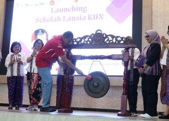 Wali Kota Bekasi Launching Sekolah Lansia KUN, Dorong Lansia Tetap Sehat dan Produktif