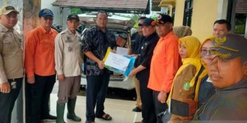 Dinsos Berikan Bantuan Terdampak Banjir Di 13 Kecamatan