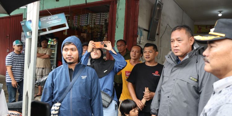 Wali Kota Bekasi Tinjau Langsung Jalan Caringin, Tegas Soal Truk Besar dan Perbaikan Maksimal