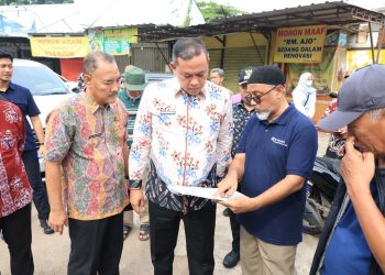 Wali Kota Bekasi Tinjau Saluran Air di Cimuning, Pastikan Penanganan Segera Dilakukan