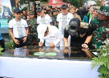 Kang Dedi Mulyadi Bersama Mas Tri Resmikan Ruang Terbuka Publik Padurenan, Dimeriahkan Dengan Tanding Laga Persahabatan