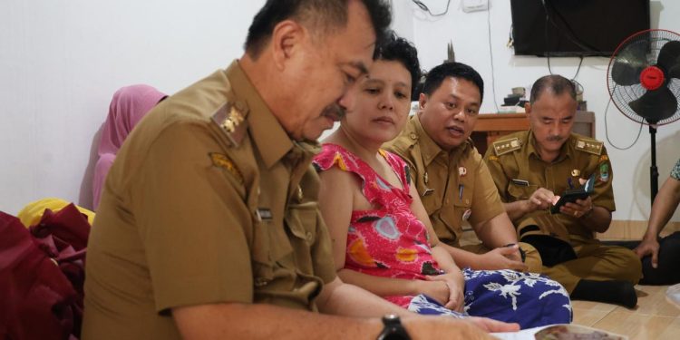 Wawali Harris Bobihoe Tinjau Langsung Warga Penerima Manfaat Bantuan Kesehatan