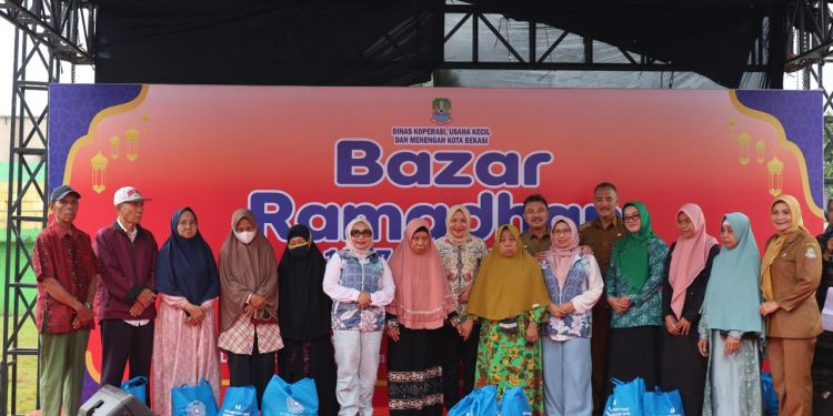 Aksi Wawali Harris Bobihoe Borong Takjil UMKM Dorong Pertumbuhan Ekonomi Kerakyatan