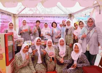 Ketua IBI Pusat Tinjau “Posko OPOR Bu Bidan” di Terminal Kalijaya Cikarang