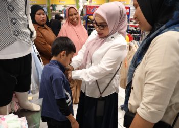 TP PKK Kota Bekasi Tebar Kebahagiaan Ramadhan, Anak Yatim dan Disabilitas Diajak Belanja Baju Baru