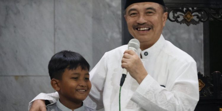 Momentum Tarawih Keliling, Wawali Harris Bobihoe Ajak Umat Makmurkan Masjid Dan Jaga Generasi Muda