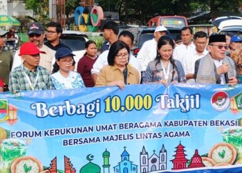 FKUB Kabupaten Bekasi Tebar 10.000 Takjil di Kawasan Stadion Wibawamukti