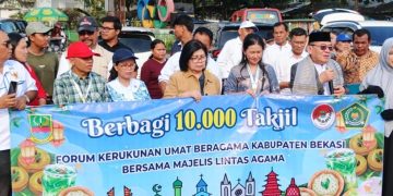 FKUB Kabupaten Bekasi Tebar 10.000 Takjil di Kawasan Stadion Wibawamukti