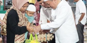 Safari Ramadhan di Masjid Tertua Bungo, Gubernur Al Haris Serap Aspirasi dan Salurkan Bantuan