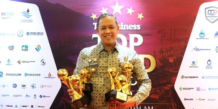 Kota Bekasi Borong Penghargaan di TOP BUMD Awards 2026, Tri Adhianto Raih Top Pembina