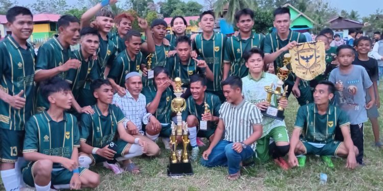 Memasuki Laga Final,Tambak Sar FC, Kemabli Memboyong Piala Bergilir Unggul 2:1 Dari Tim Lawan Pasar Raya FC,
