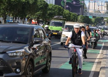 Gunakan Sepeda ke Kantor, Walikota Bekasi Pantau WFH dan Dorong Efisiensi Energi