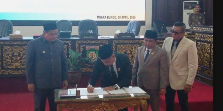 DPRD Kabupaten Bungo Sampaikan Rekomendasi LKPJ Bupati dalam Rapat Paripurna