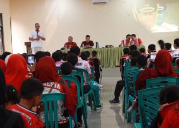 Tri Adhianto Beri Motivasi Klub Kota Baru FC, Tekankan Pembentukan Karakter Atlet Sejak Dini