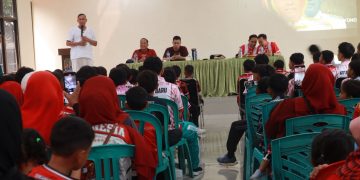 Tri Adhianto Beri Motivasi Klub Kota Baru FC, Tekankan Pembentukan Karakter Atlet Sejak Dini