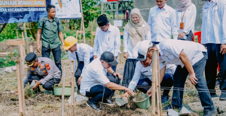 Bupati Aep Luncurkan Program Rumah Lansia, Pemkab Karawang Perluas ke Tiga Kecamatan