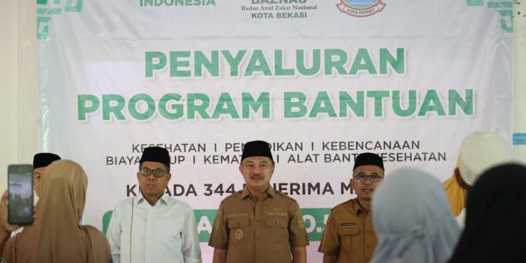 Bersama Baznas Salurkan Zakat Plh Wali Kota Bekasi : Zakat Miliki Peran Strategis Meningkatkan Kesejahteraan Masyarakat