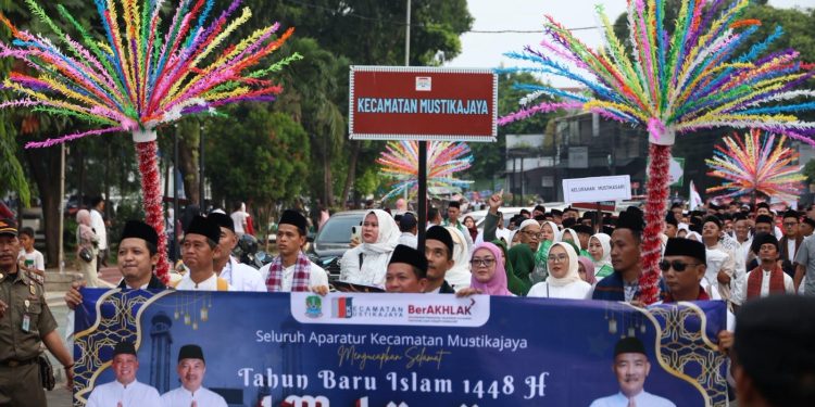 Sambut Tahun Baru Islam, Wali Kota dan Wakil Wali Kota Bekasi Hadiri Pawai Meriah Malam 1 Muharram 1448 H