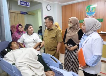 Wakil Wali Kota Bekasi Jenguk Korban Kecelakaan Cut Mutia, Pemkot Bekasi pastikan korban mendapatkan perawatan dan santunan