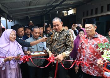 Wali Kota Bekasi Resmikan Bantuan Rutilahu di Pondok Gede, Wujudkan Hunian Layak Bagi Warga