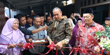 Wali Kota Bekasi Resmikan Bantuan Rutilahu di Pondok Gede, Wujudkan Hunian Layak Bagi Warga