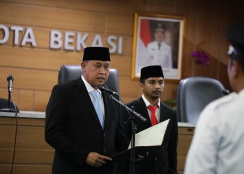 Lantik 24 Pejabat, Wali Kota Bekasi Minta ASN Terbuka Terhadap Kritik Masyarakat.