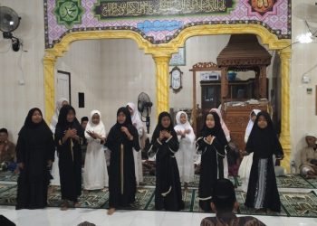 ANTUSIAS WARGA TEBING TINGGI – BUNGO: HADIRI ACARA MAULID NABI, PENCERAMAH  MUDA  USTADZ DEBI ARJUANDI DARI MESIR, DENGAN TEMA MENELADANI AKHLAK RASULULLAH SWT,