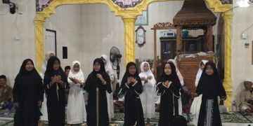 ANTUSIAS WARGA TEBING TINGGI – BUNGO: HADIRI ACARA MAULID NABI, PENCERAMAH MUDA USTADZ DEBI ARJUANDI DARI MESIR, DENGAN TEMA MENELADANI AKHLAK RASULULLAH SWT,
