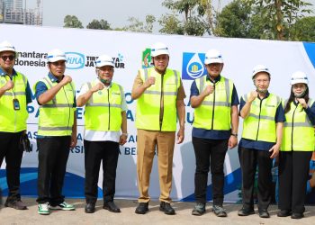 Antisipasi Musim Kemarau, Wali Kota Bekasi Lepas 11 Armada Water Trucking untuk Warga
