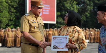 Wali Kota Serukan Peningkatkan Kinerja, Perkuat Sinergi dan Beri Apresiasi Berbagai Prestasi dimoment Apel Pagi