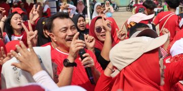 Momen HUT RI 81 Wawali Harris Bobihoe Hibur Emak-Emak Bojong Menteng