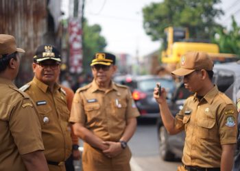 Pemerintah Kota Bekasi Tertibkan Bangunan Liar di Jalan Hankam Jatirahayu Kecamatan Pondok Melati