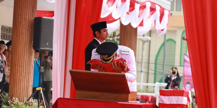 Upacara HUT RI Ke-81, Wali Kota Bekasi Tekankan Pentingnya Menjaga Lingkungan dan Kerukunan.