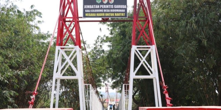Jembatan Gantung 80 Meter Buka Akses Warga di Kampung Cilodong Cibarusah