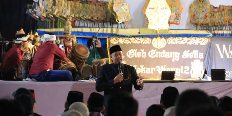 Wali Kota Bekasi Apresiasi Penampilan Wayang Ajen, Turut Meriahkan Malam Pembuka PNBK Jilid III di Plaza Patriot  Dari Bekasi ke Panggung Internasional, Apresiasi Wali Kota Bekasi Untuk Wayang Ajen Meriahkan Malam PNBK Jilid III
