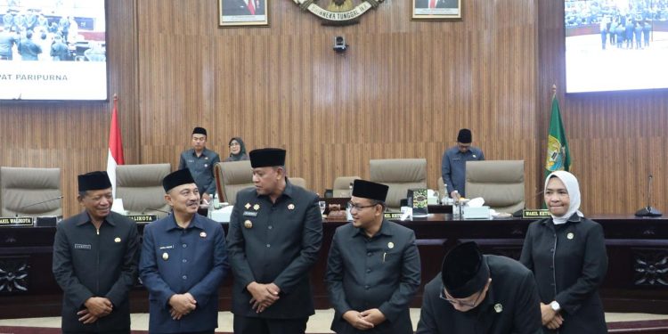 Pemkot Bekasi Dan DPRD Tandatangani Perubahan KUA-PPAS