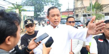 Erupsi Anak Krakatau Berdampak ke Bekasi, Tri Minta Perhatian Lebih untuk Anak dan Lansia  Abu Vulkanik Anak Gunung Krakatau Sampai Ke Bekasi, Tri Adhianto Minta Warga Tetap Tenang dan Waspada