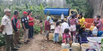 Gercep, Pj Kades Nagacipta Kawal Langsung Bantuan untuk Warga Terdampak Kekeringan