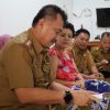 PHOTO 1 Wawali Harris Bobihoe Tinjau Langsung Warga Penerima Manfaat Bantuan