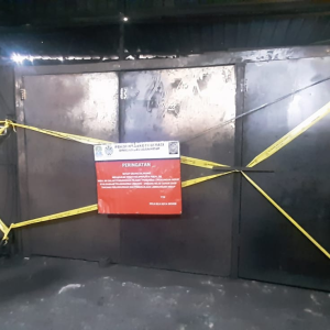 PHOTO 2 Tegakkan Aturan Lingkungan, Gakkum DLH Kota Bekasi Segel Pabrik Arang di Sumur Batu