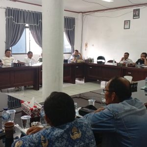 PHOTO DPRD Toba Gelar RDP soal Eks Konsesi PT TPL, Legalitas XPN-99 Jadi Sorotan